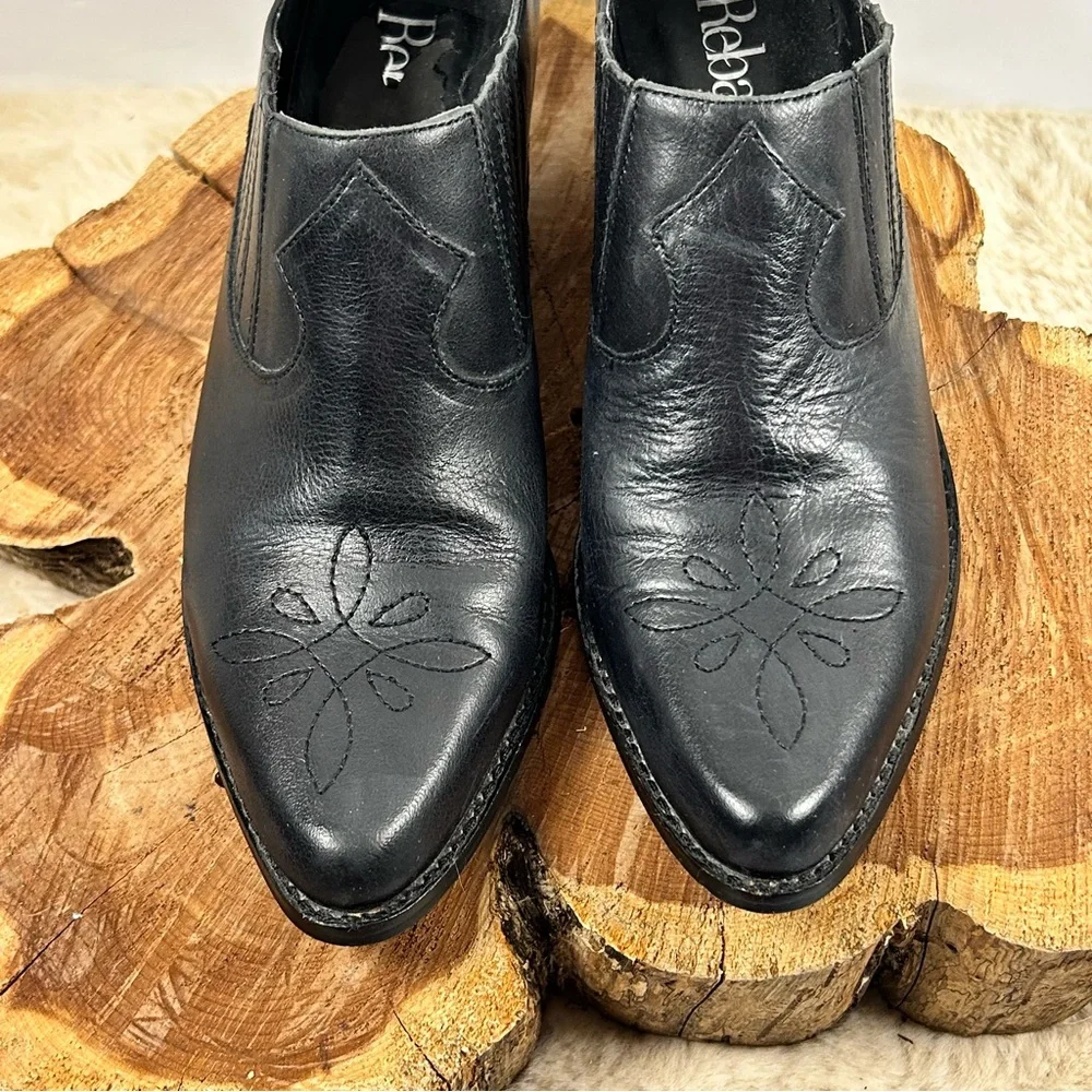 Reba Black Ankle Boots with‎ Pointed Toe and Moderate Heel